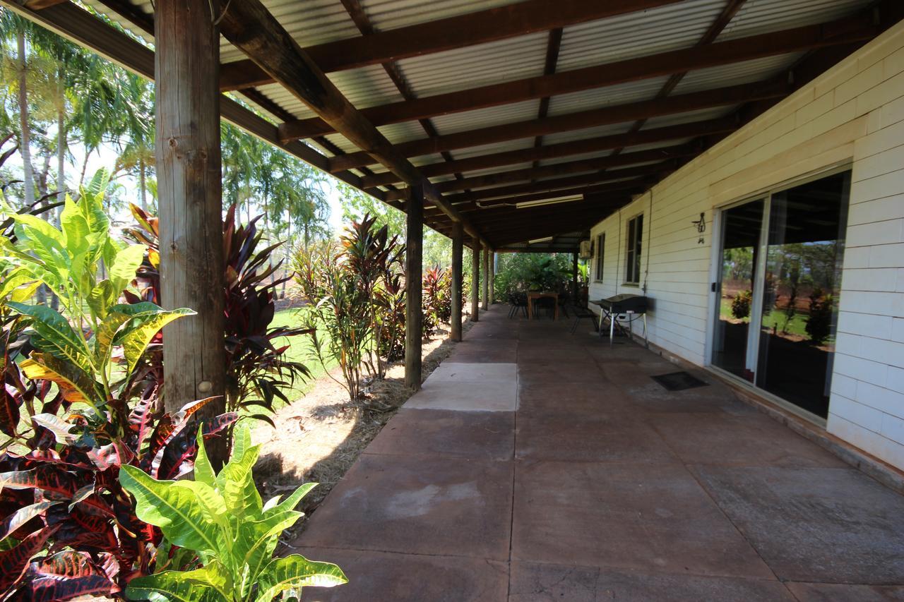 Litchfield Tourist Park Hotel Batchelor Exterior photo